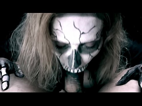 ❤️ Demon girl zuigt pik met haar zwarte mond en slikt sperma. ️ Fucking video at us ❌️ ❌️❤